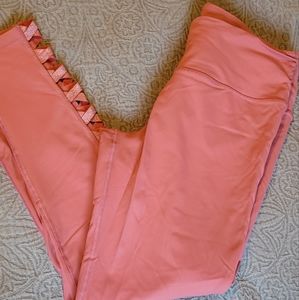 New without tags woman's large Victoria's Secret sport pink rose leggings